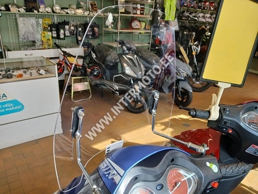 TUULEKLAAS MOTOROLLERILE 40*40 UNIVERSAALNE PEEGLIKINNITUSTELE 